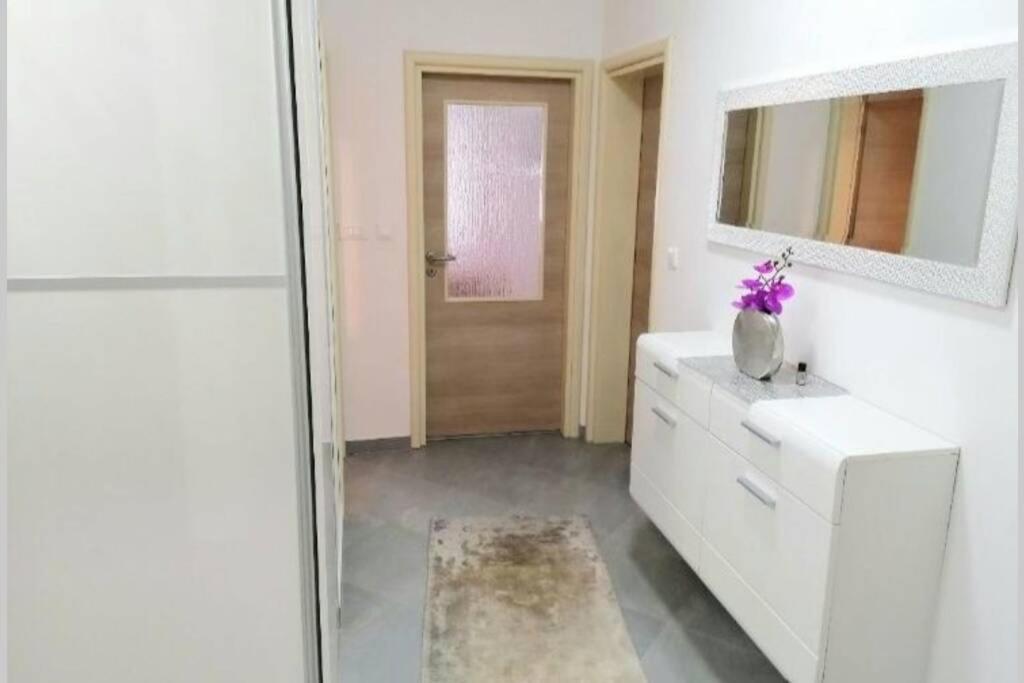 Apartment Zorika Near The Beach Pula Exterior foto
