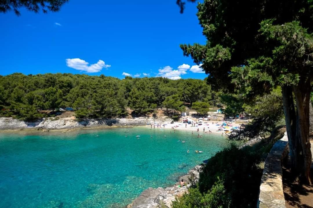 Apartment Zorika Near The Beach Pula Exterior foto